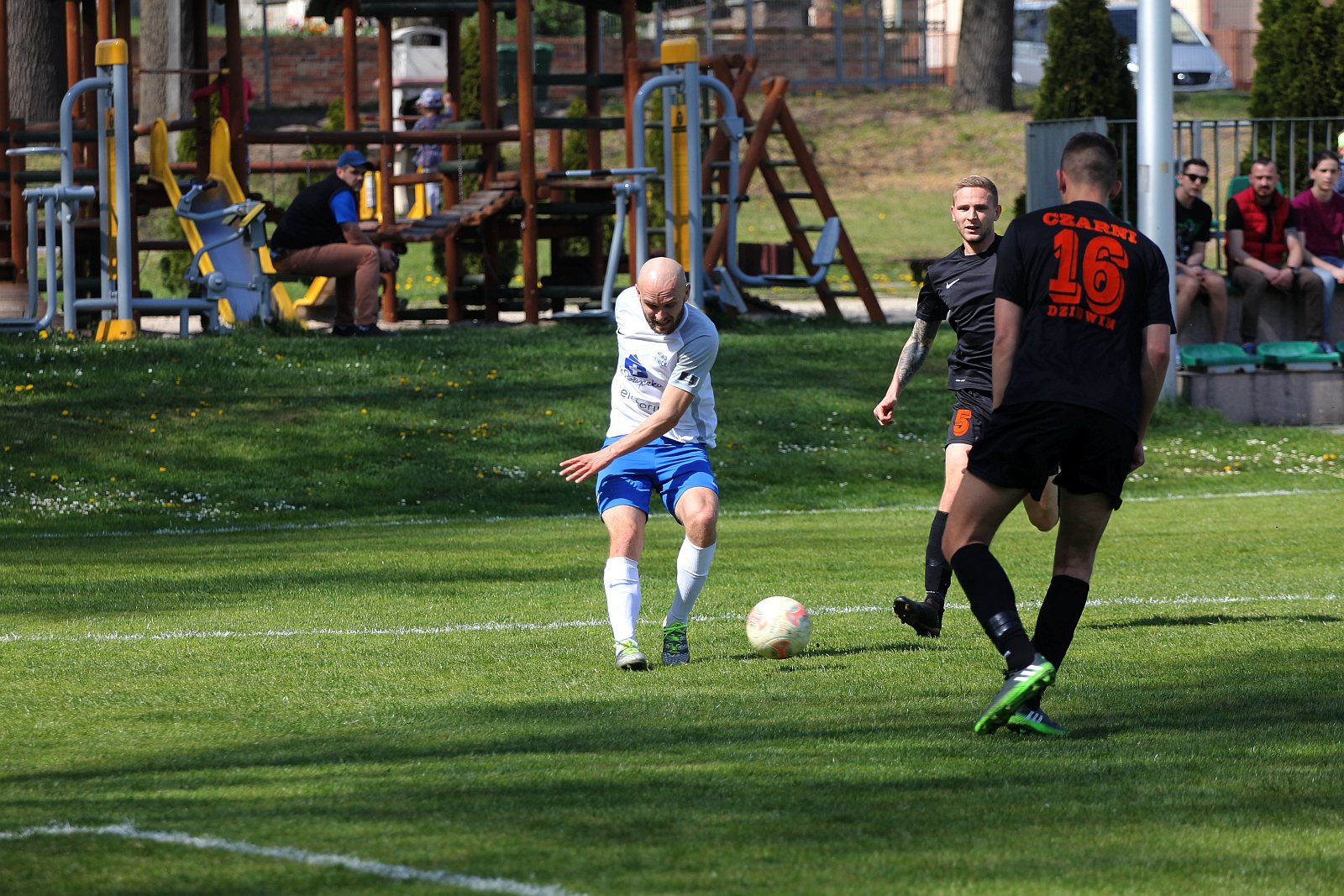 Klasa A: Mewa Kunice - Czarni Dziewień 1:0 (1:0).