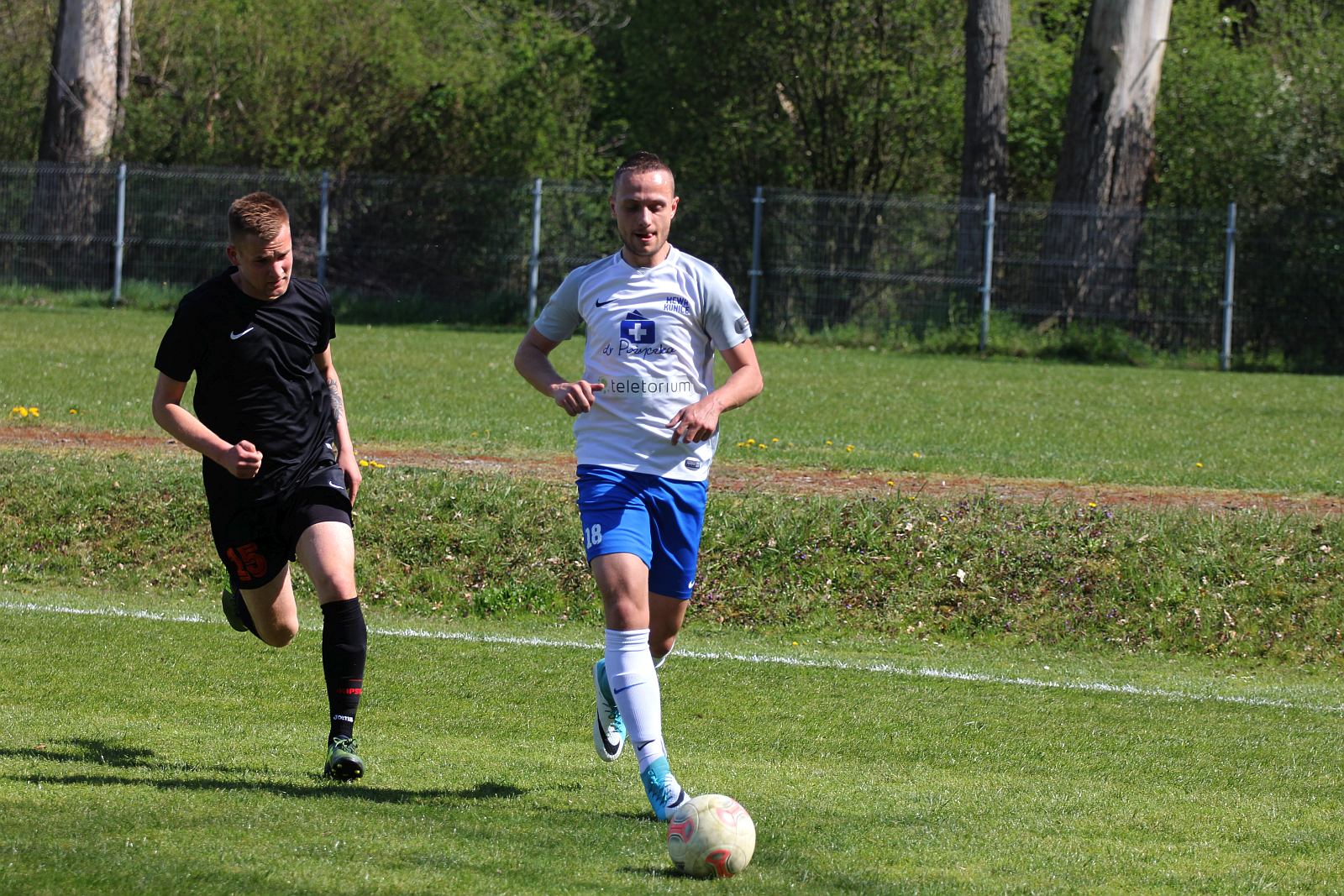 Klasa A: Mewa Kunice - Czarni Dziewień 1:0 (1:0).