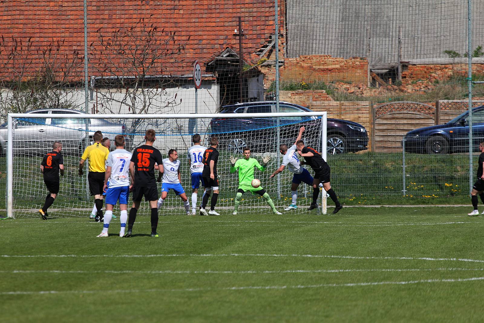 Klasa A: Mewa Kunice - Czarni Dziewień 1:0 (1:0).