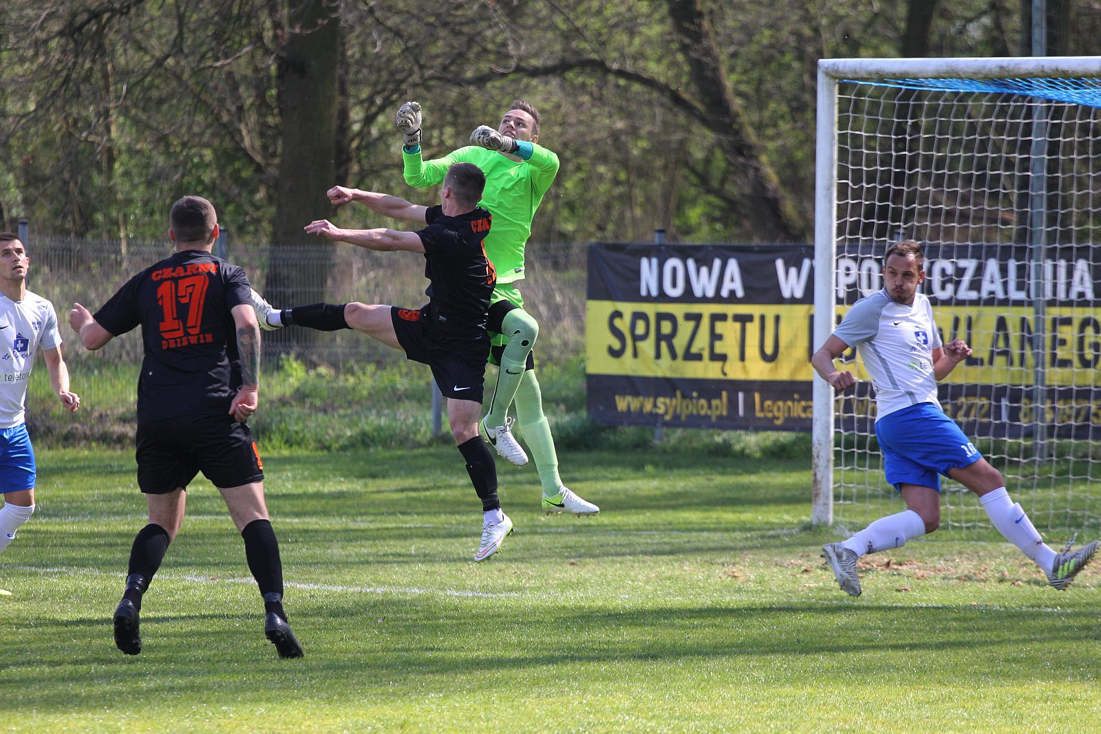 Klasa A: Mewa Kunice - Czarni Dziewień 1:0 (1:0).
