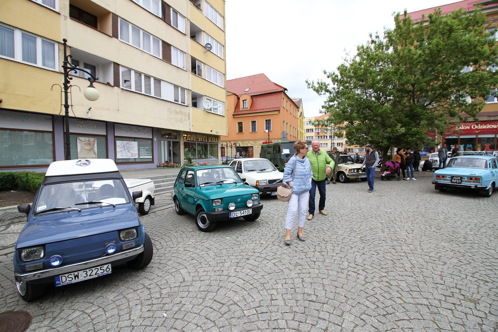 Ponad 100 aut na otwarciu sezonu legnickich klasyków