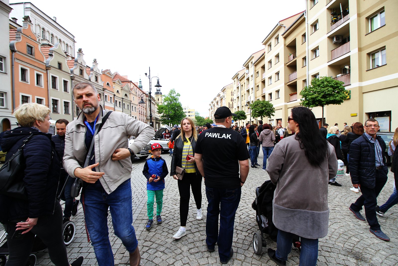 Ponad 100 aut na otwarciu sezonu legnickich klasyków