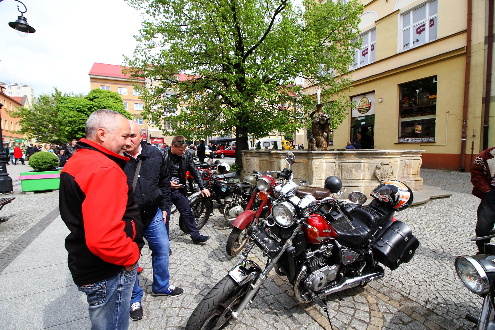 Ponad 100 aut na otwarciu sezonu legnickich klasyków