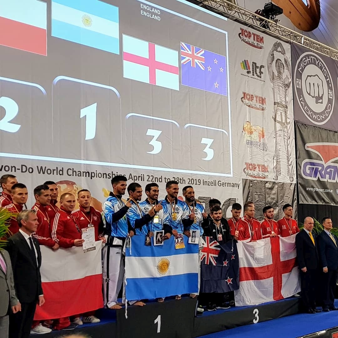 Legniczanie z medalami Mistrzostw Świata w Taekwon-do
