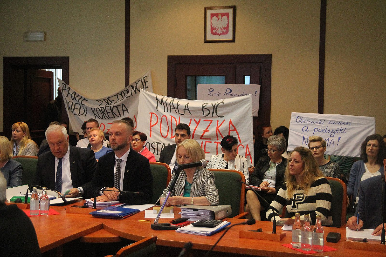 Kwietniowa sesja rady miejskiej. Pracownicy MOPS na sesji