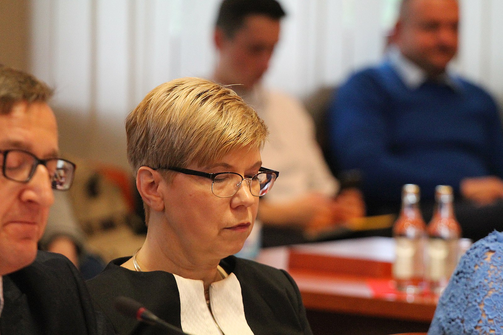 Kwietniowa sesja rady miejskiej. Pracownicy MOPS na sesji