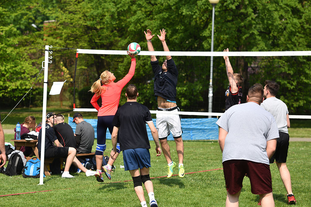 Sportowa rywalizacja i miła zabawa podczas Pikniku Siatkarskiego