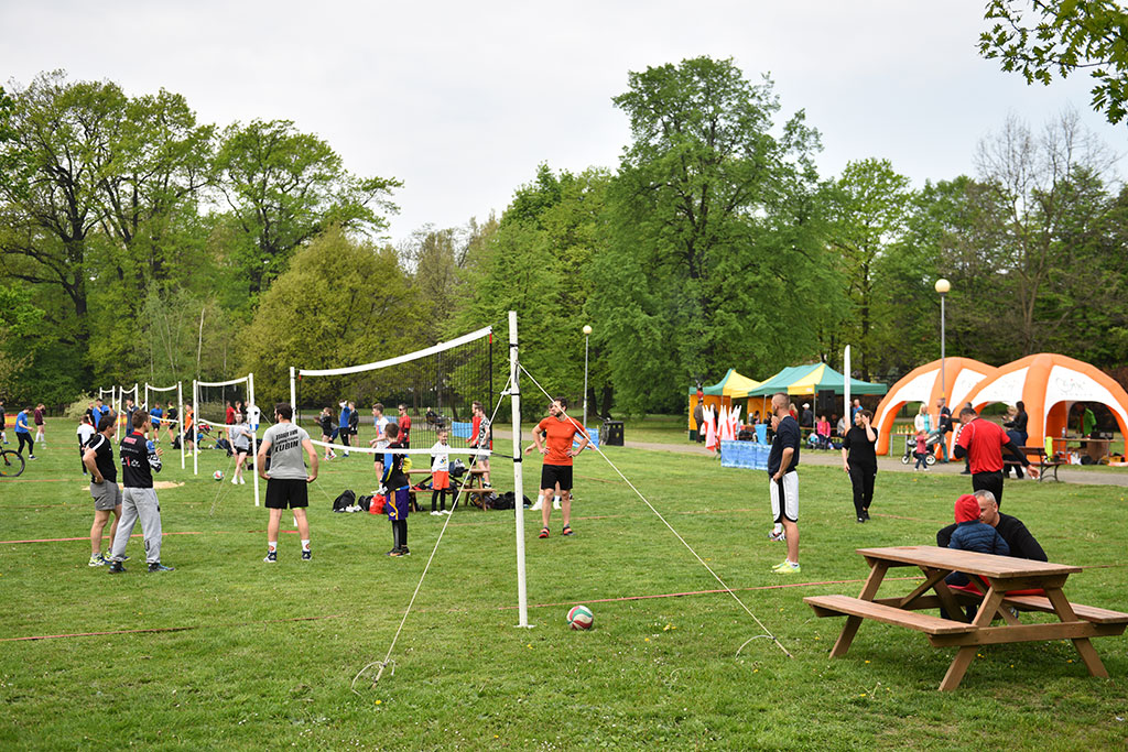 Sportowa rywalizacja i miła zabawa podczas Pikniku Siatkarskiego