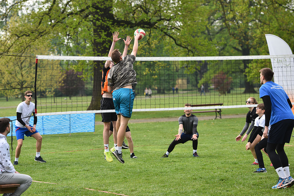 Sportowa rywalizacja i miła zabawa podczas Pikniku Siatkarskiego