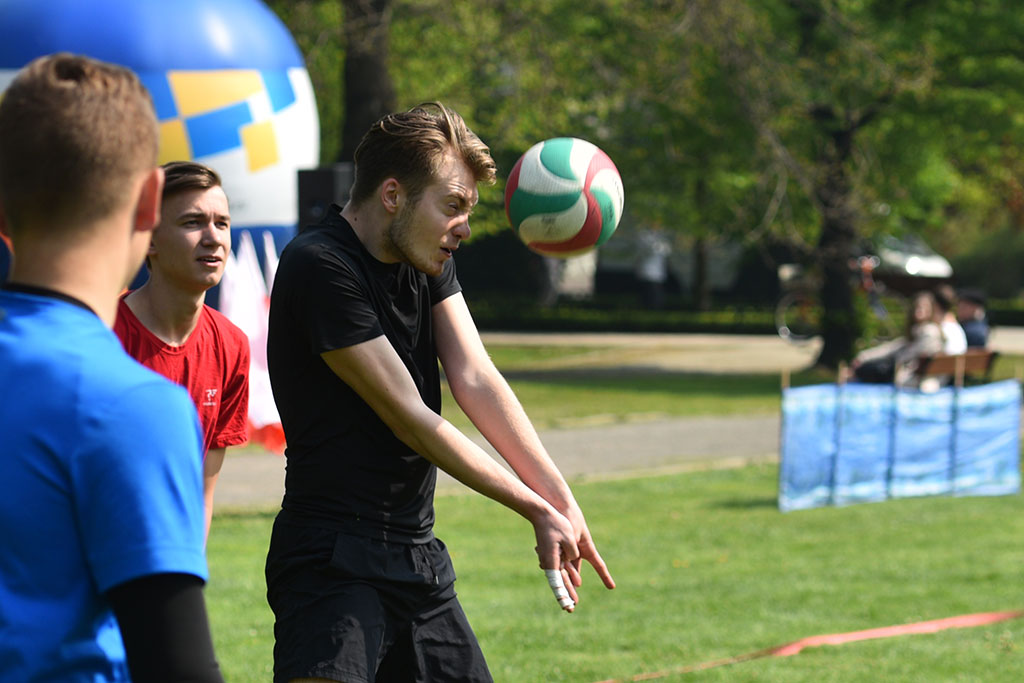 Sportowa rywalizacja i miła zabawa podczas Pikniku Siatkarskiego