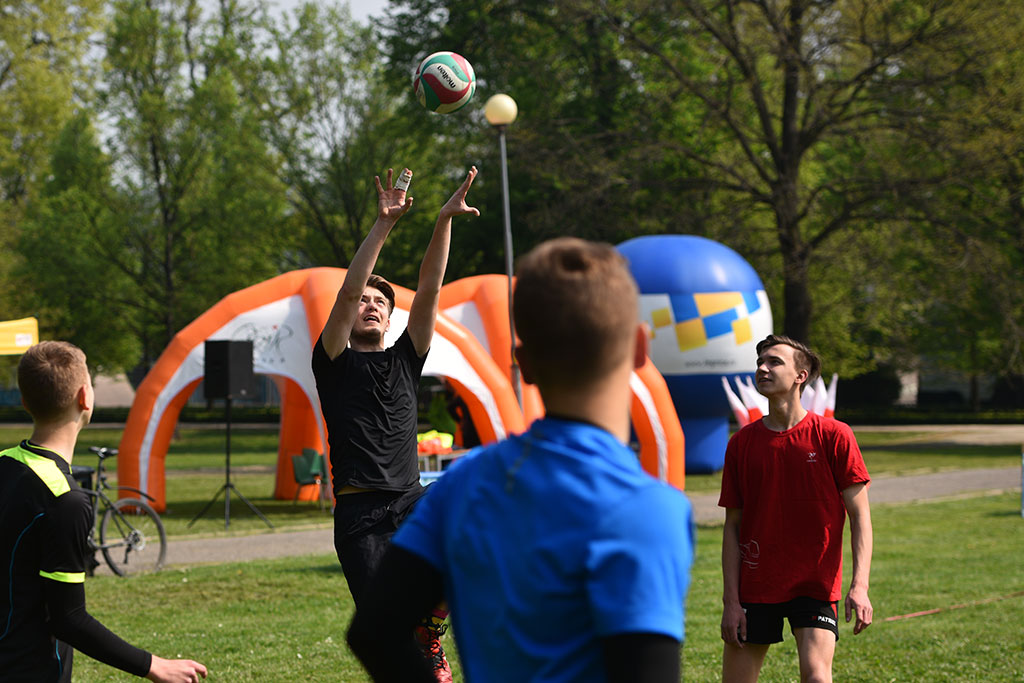 Sportowa rywalizacja i miła zabawa podczas Pikniku Siatkarskiego