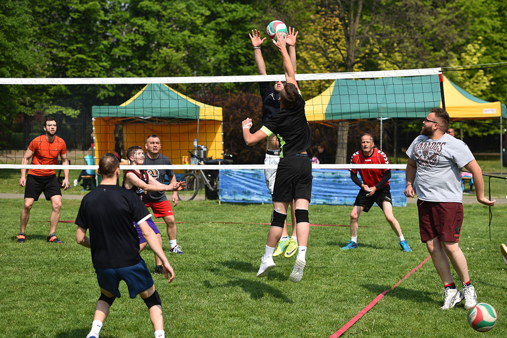 Sportowa rywalizacja i miła zabawa podczas Pikniku Siatkarskiego