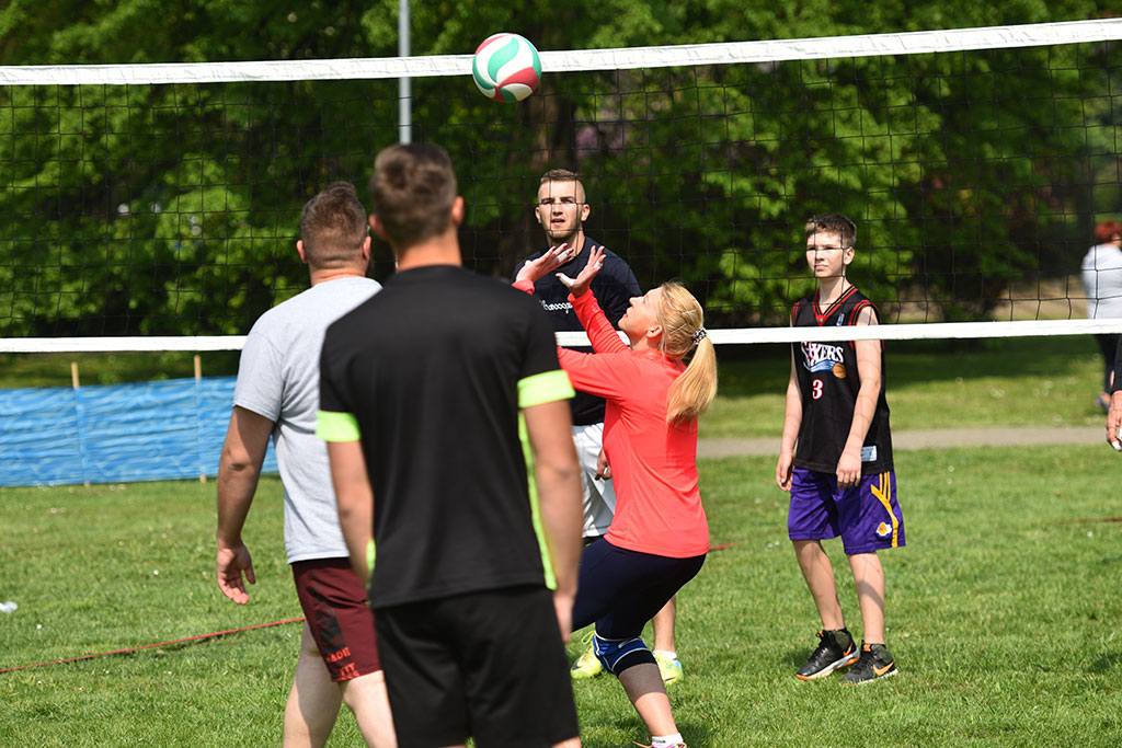 Sportowa rywalizacja i miła zabawa podczas Pikniku Siatkarskiego