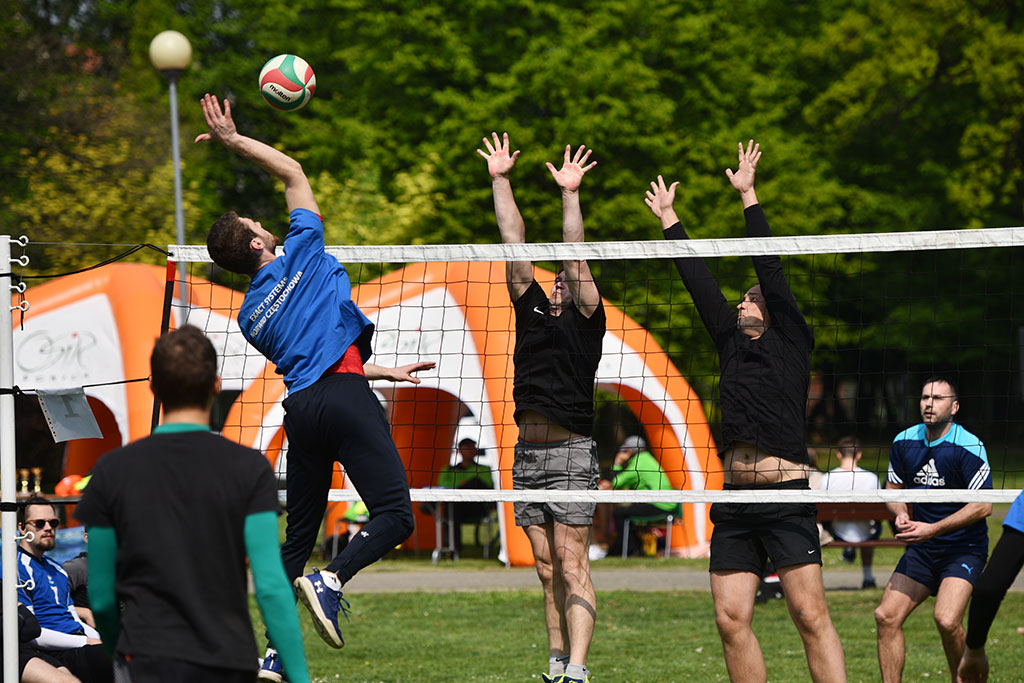 Sportowa rywalizacja i miła zabawa podczas Pikniku Siatkarskiego