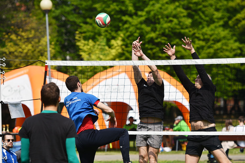 Sportowa rywalizacja i miła zabawa podczas Pikniku Siatkarskiego
