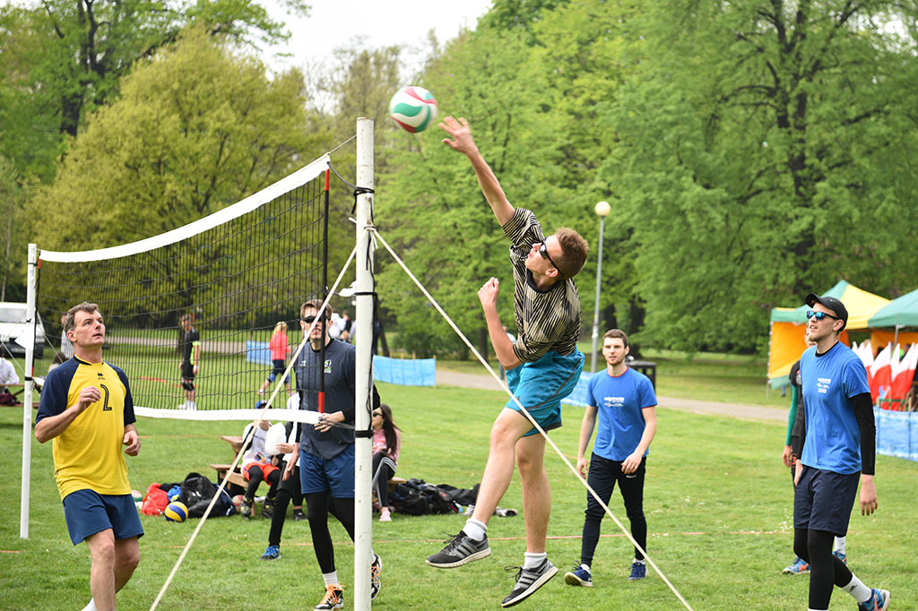 Sportowa rywalizacja i miła zabawa podczas Pikniku Siatkarskiego