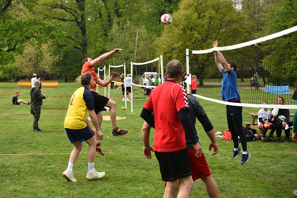 Sportowa rywalizacja i miła zabawa podczas Pikniku Siatkarskiego