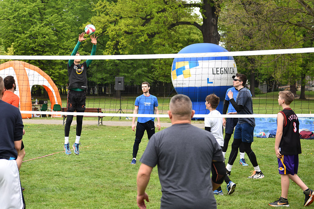 Sportowa rywalizacja i miła zabawa podczas Pikniku Siatkarskiego