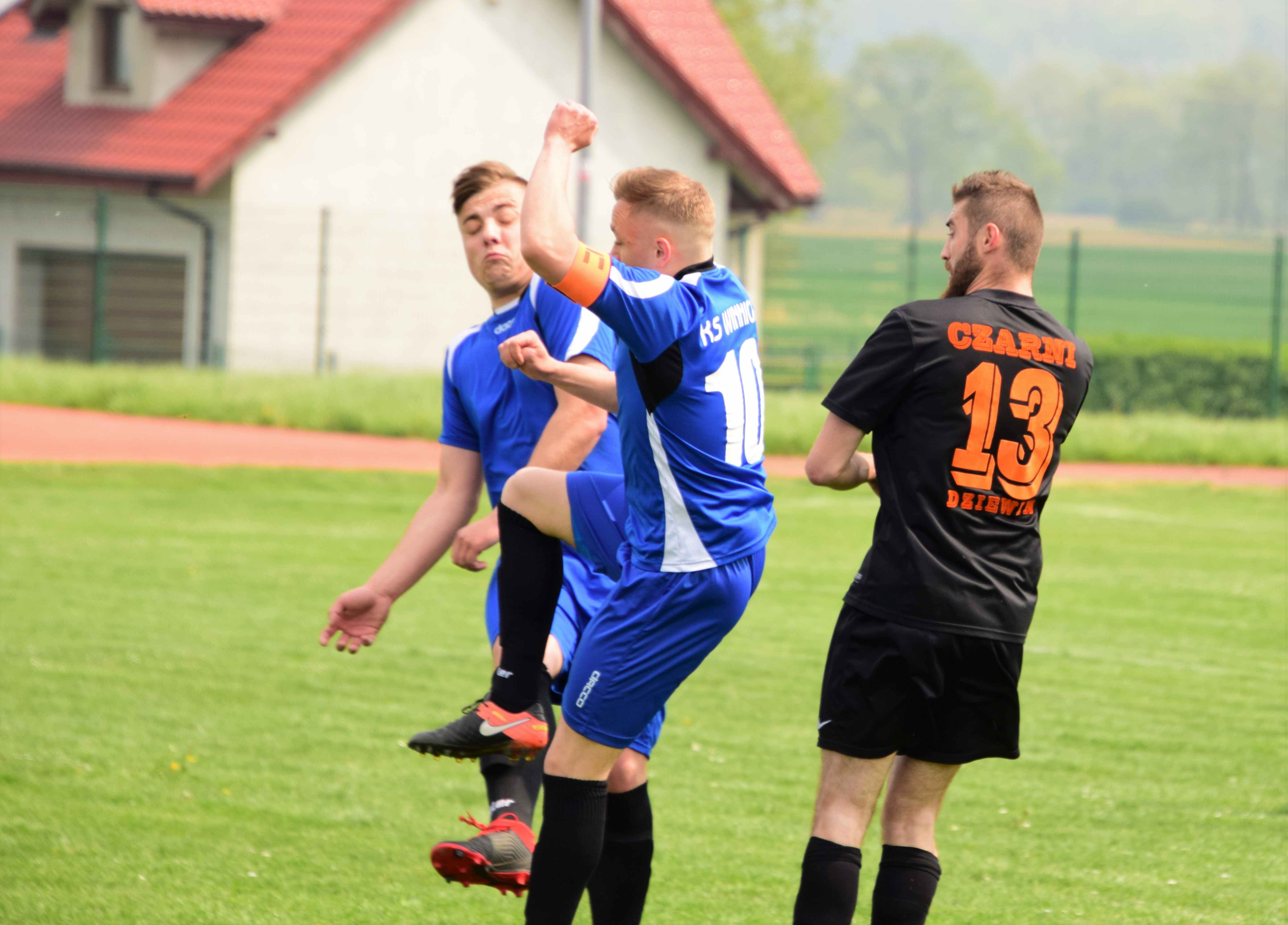 Klasa A: KS Winica - Czarni Dziewień 1:1