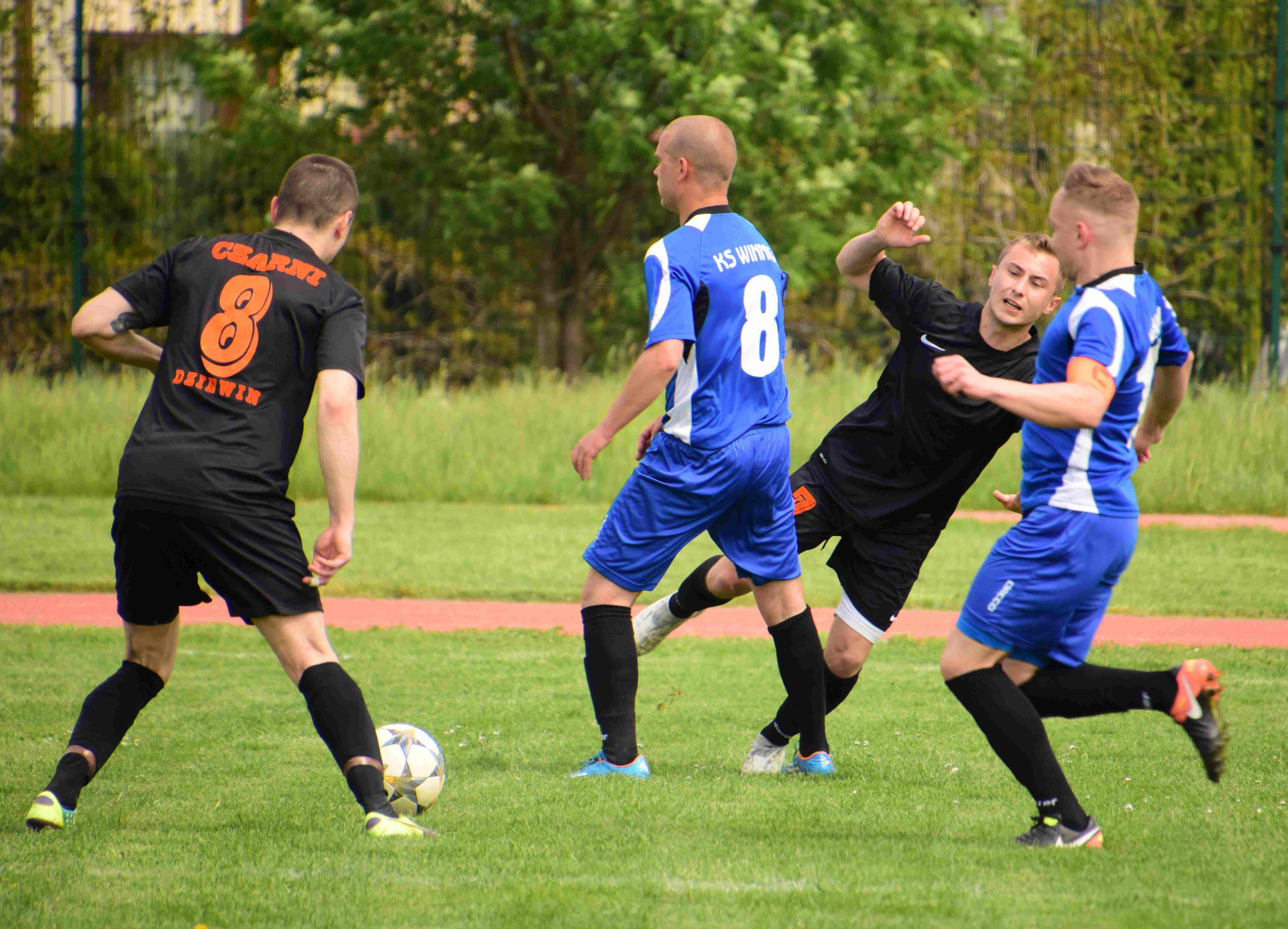Klasa A: KS Winica - Czarni Dziewień 1:1