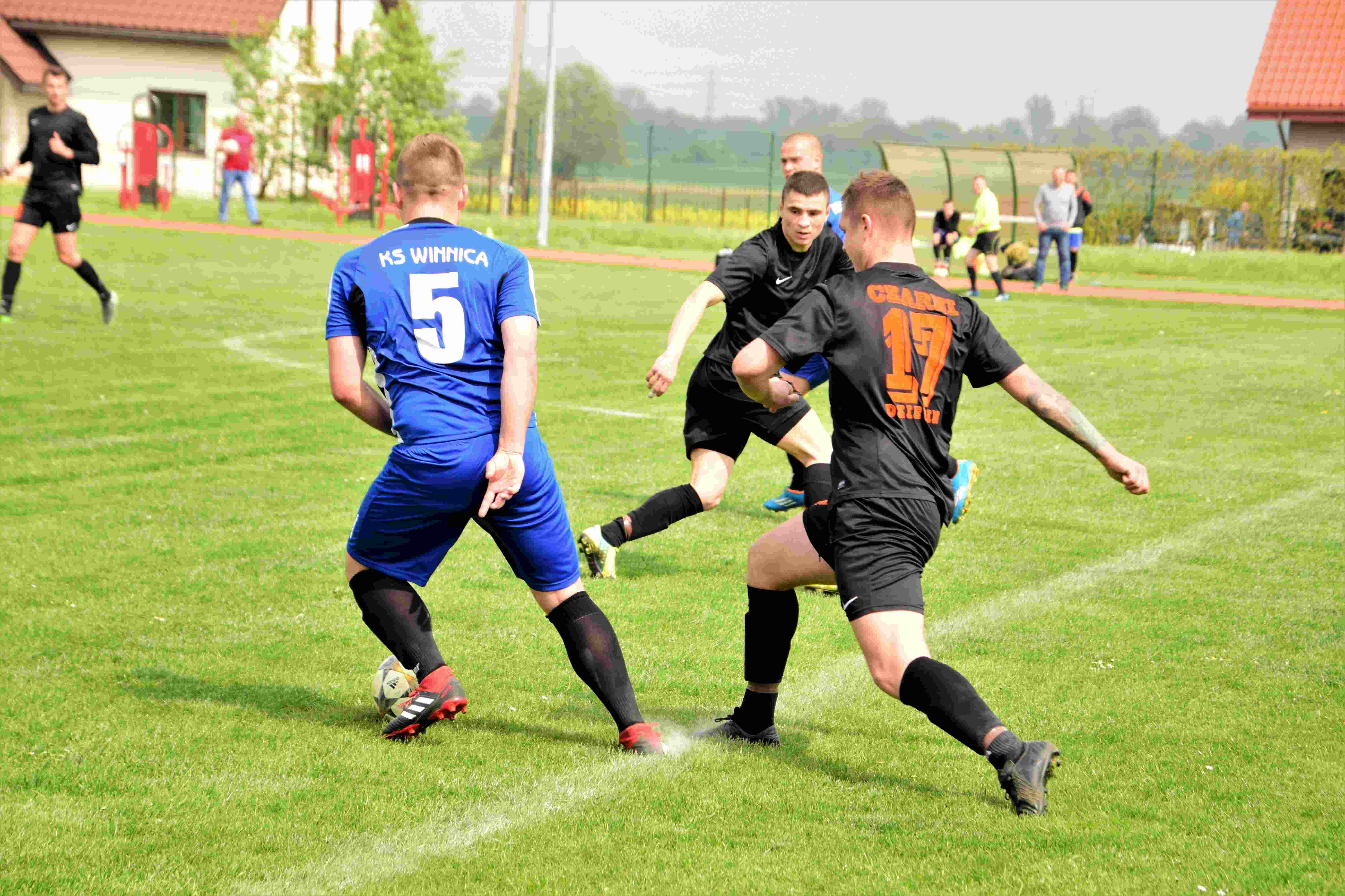 Klasa A: KS Winica - Czarni Dziewień 1:1