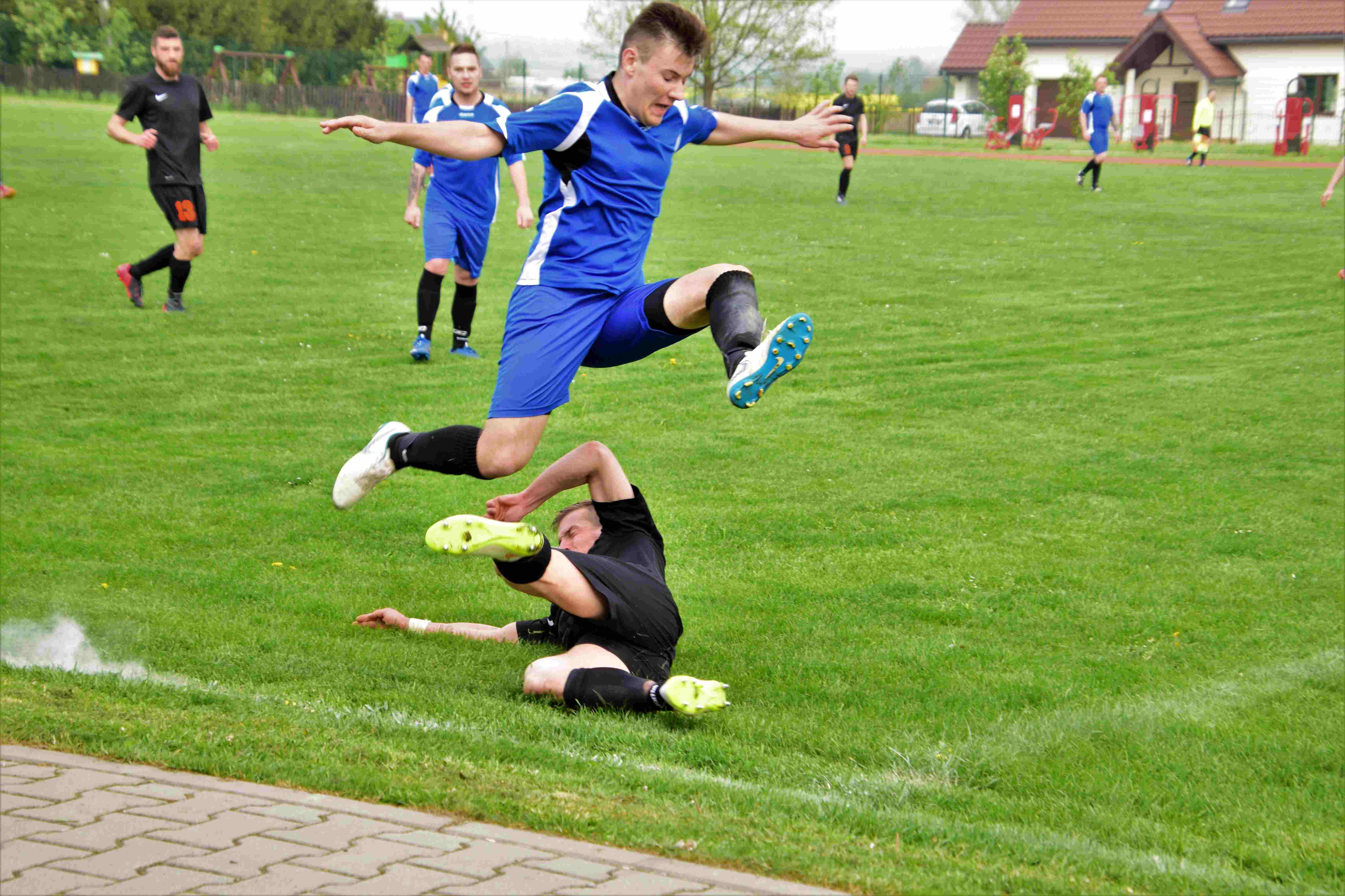 Klasa A: KS Winica - Czarni Dziewień 1:1