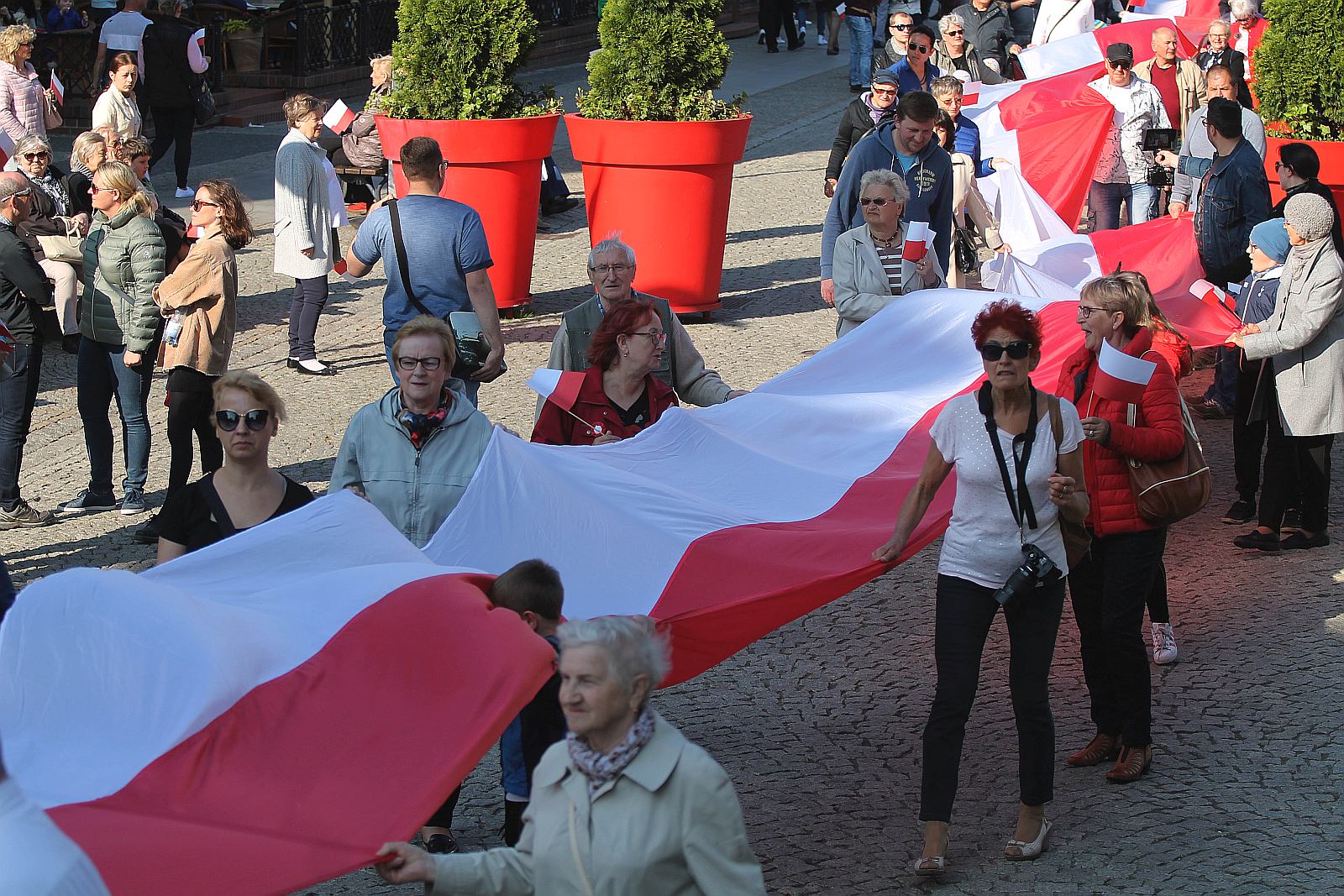 2 maja. Świętujemy dzień flagi narodowej            
