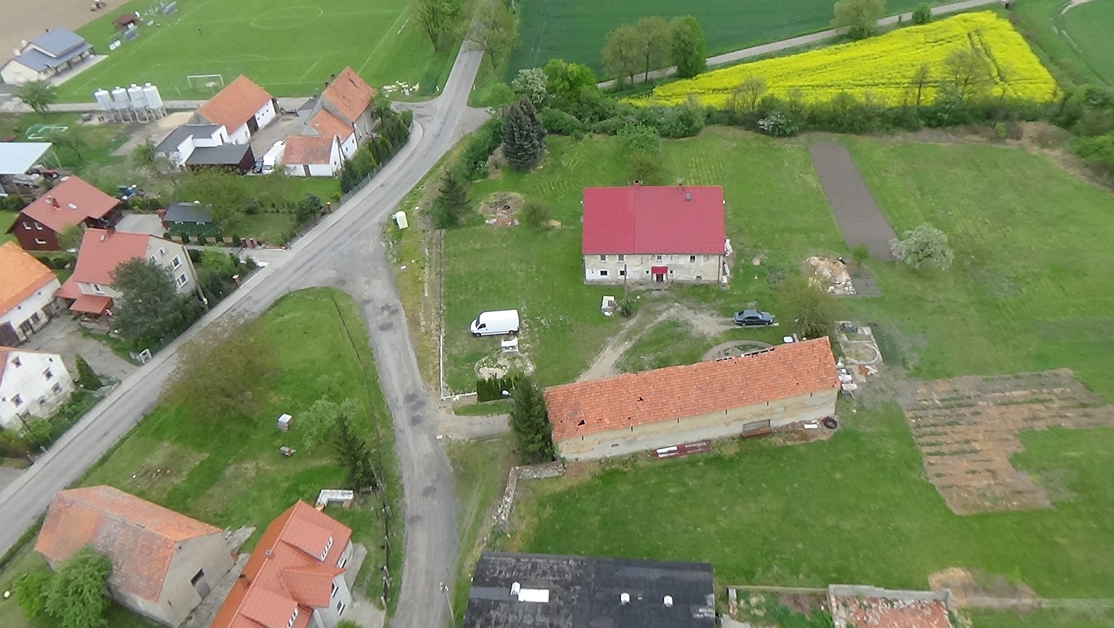 Kłębanowice z lotu ptaka. Zobacz jak wyglądają na wiosnę	