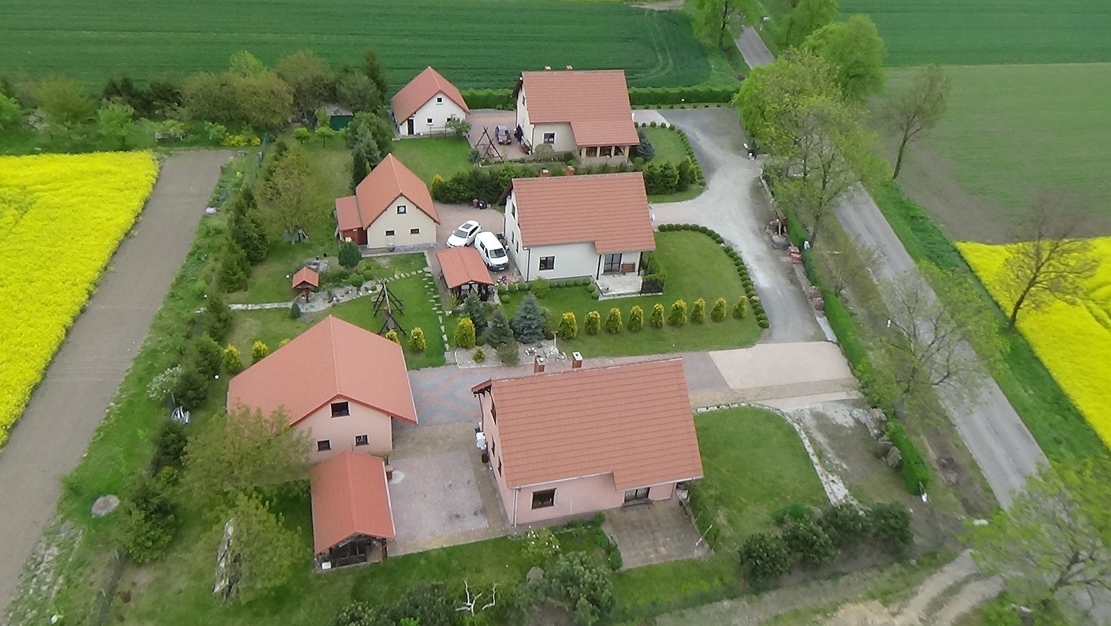 Kłębanowice z lotu ptaka. Zobacz jak wyglądają na wiosnę	