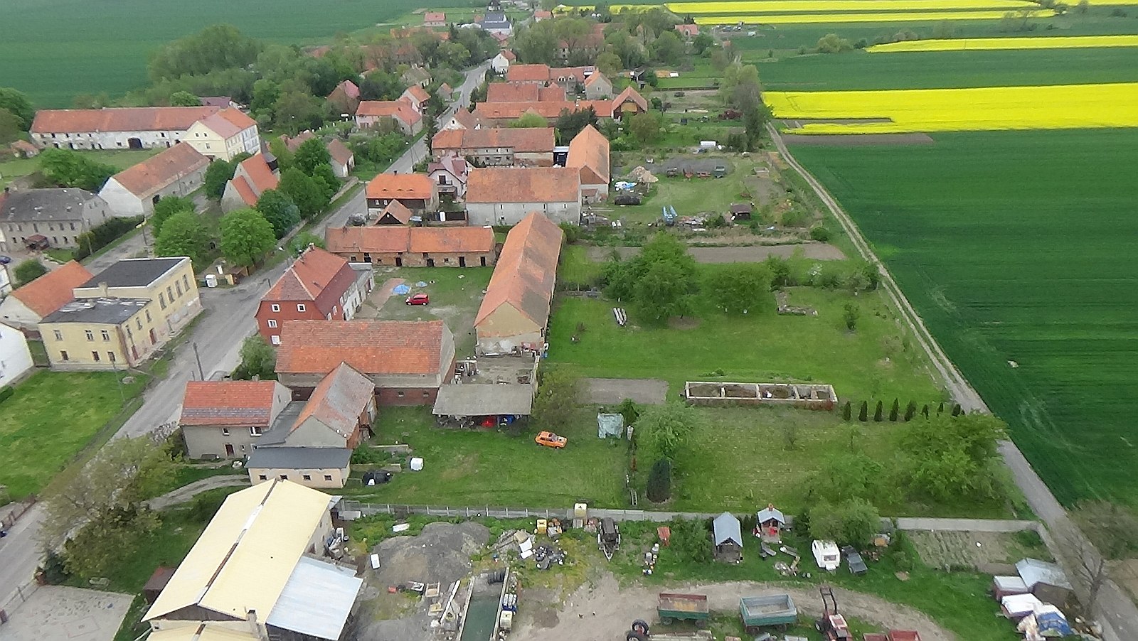Kłębanowice z lotu ptaka. Zobacz jak wyglądają na wiosnę	