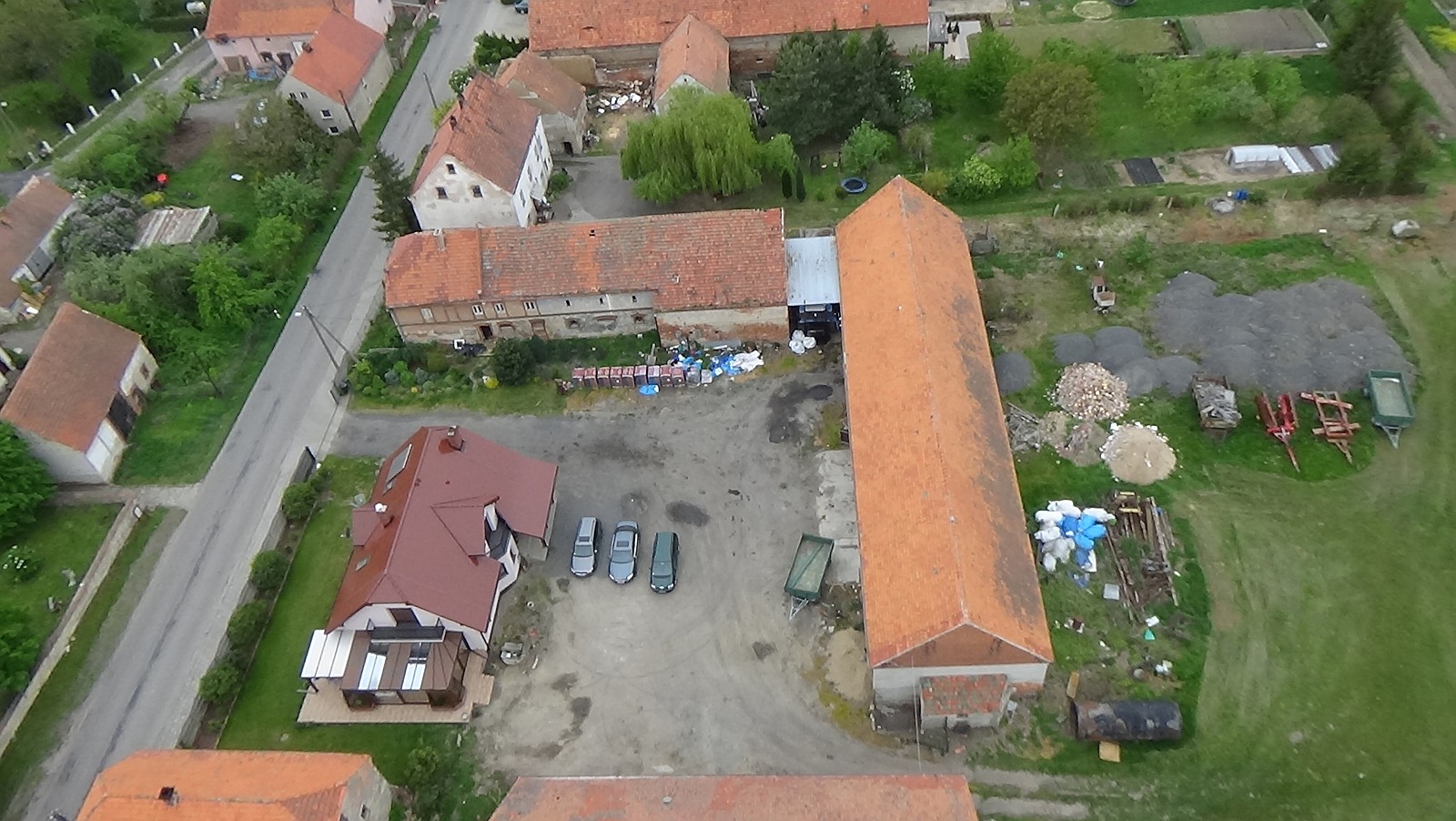 Kłębanowice z lotu ptaka. Zobacz jak wyglądają na wiosnę	