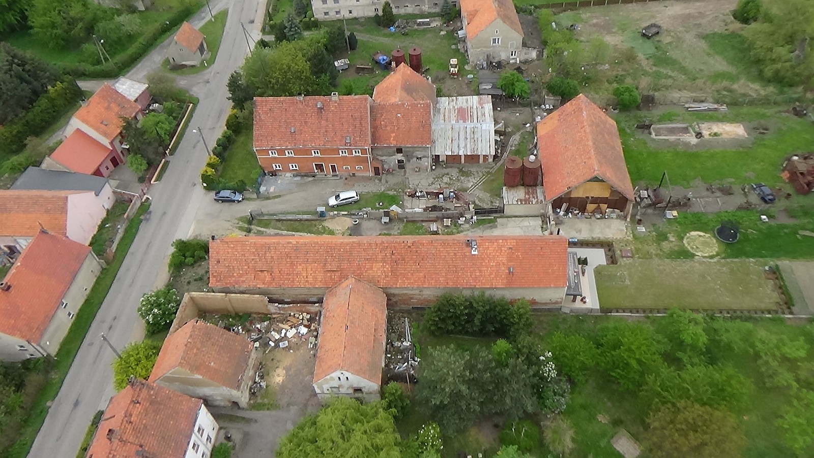 Kłębanowice z lotu ptaka. Zobacz jak wyglądają na wiosnę	