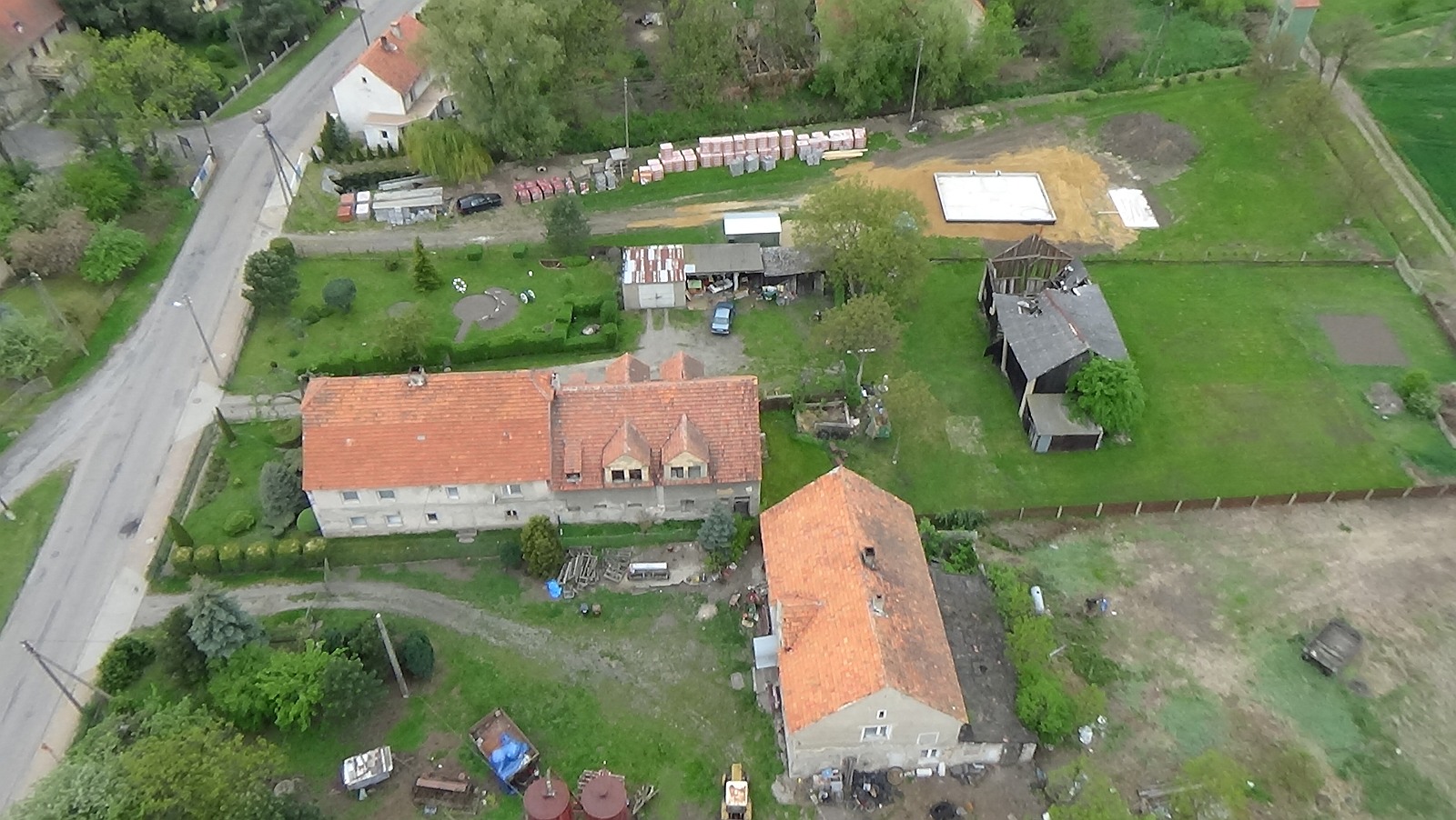 Kłębanowice z lotu ptaka. Zobacz jak wyglądają na wiosnę	