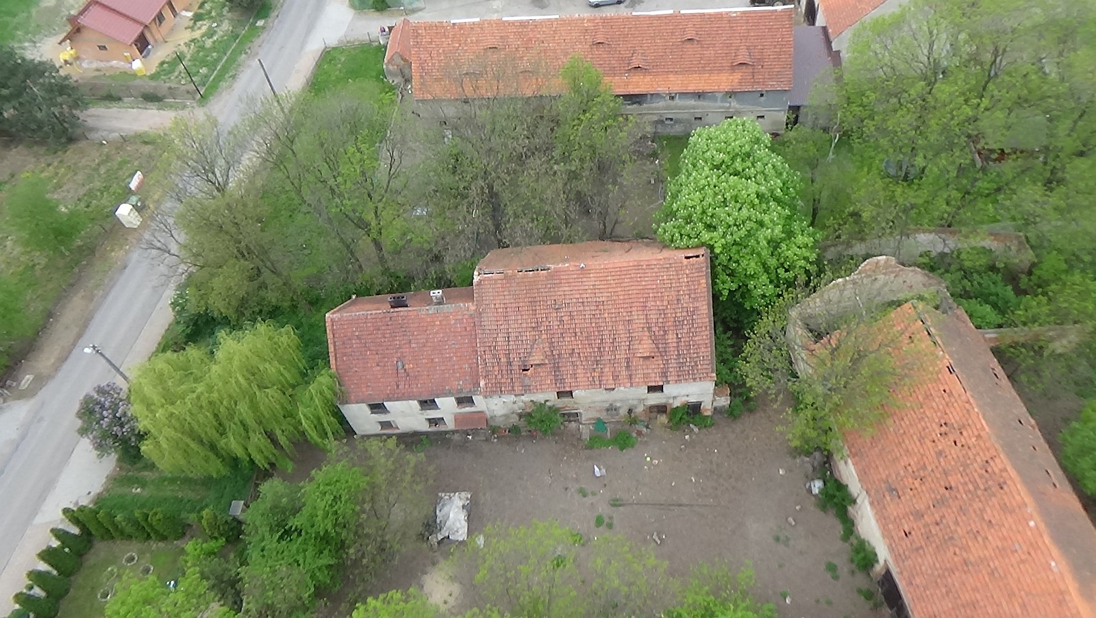 Kłębanowice z lotu ptaka. Zobacz jak wyglądają na wiosnę	