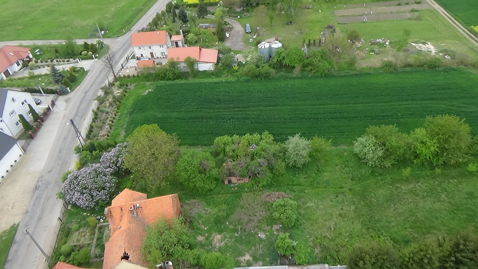 Kłębanowice z lotu ptaka. Zobacz jak wyglądają na wiosnę	