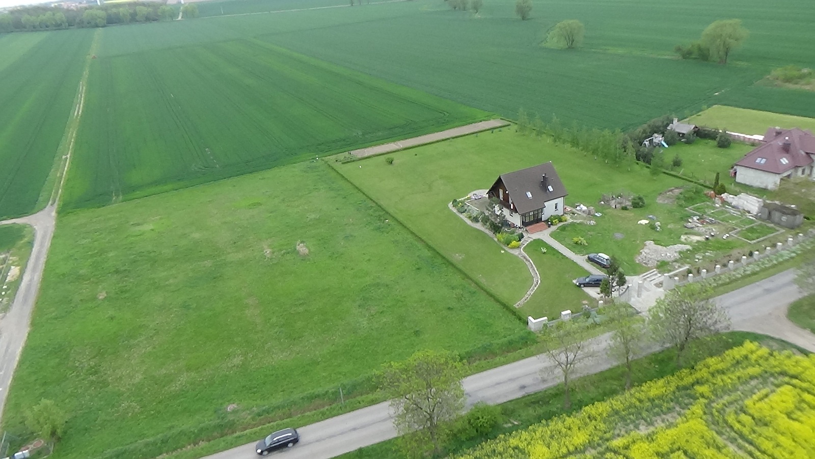 Kłębanowice z lotu ptaka. Zobacz jak wyglądają na wiosnę	