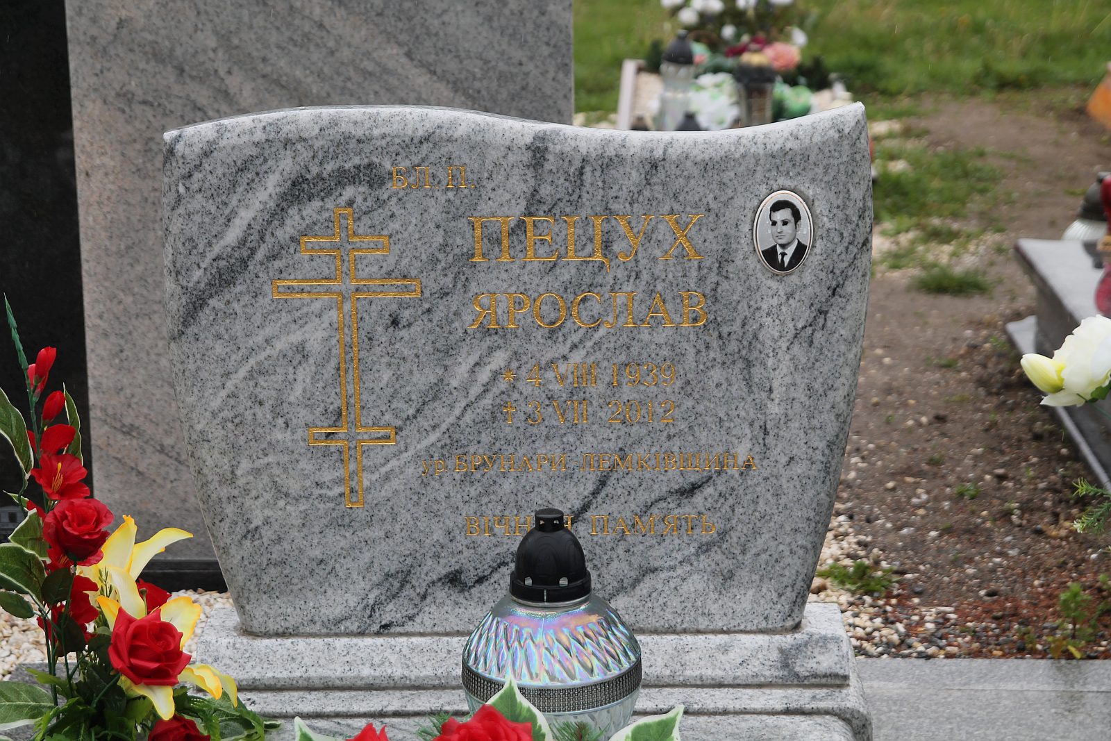 Wandale zniszczyli nagrobki na cmentarzu komunalnym w Legnicy