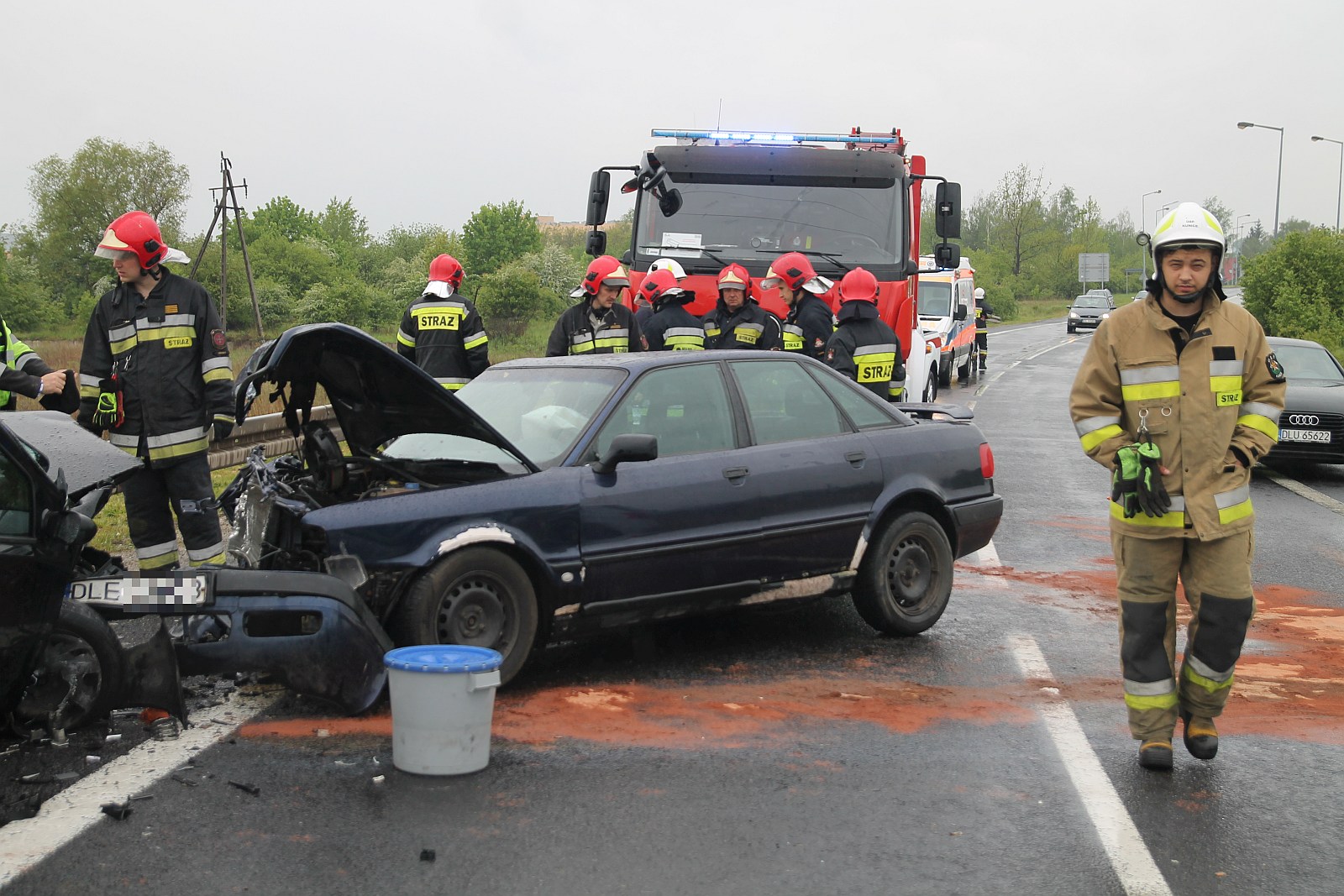Zderzenie czołowe na wiadukcie z Legnicy do Kunic. Są ranni