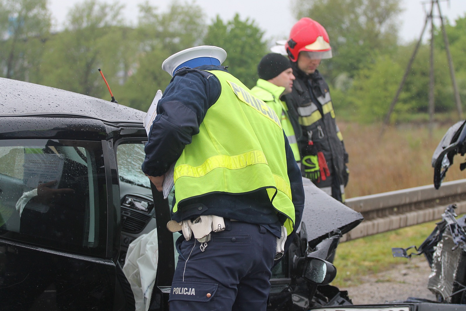 Zderzenie czołowe na wiadukcie z Legnicy do Kunic. Są ranni