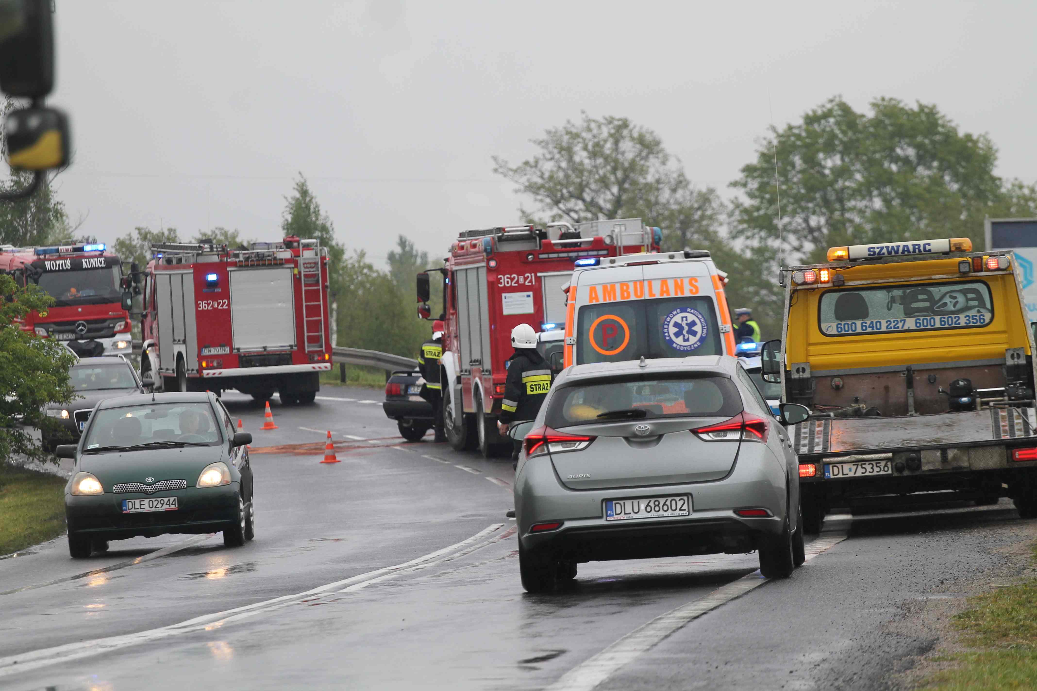 Zderzenie czołowe na wiadukcie z Legnicy do Kunic. Są ranni