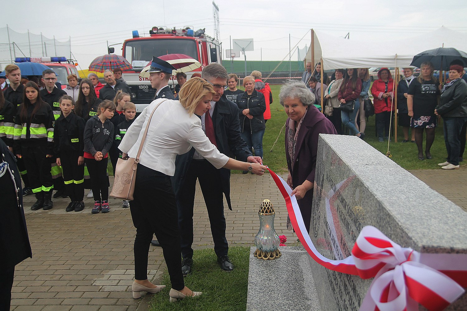 Uroczystość odsłonięcia tablicy poświęconej bohaterom