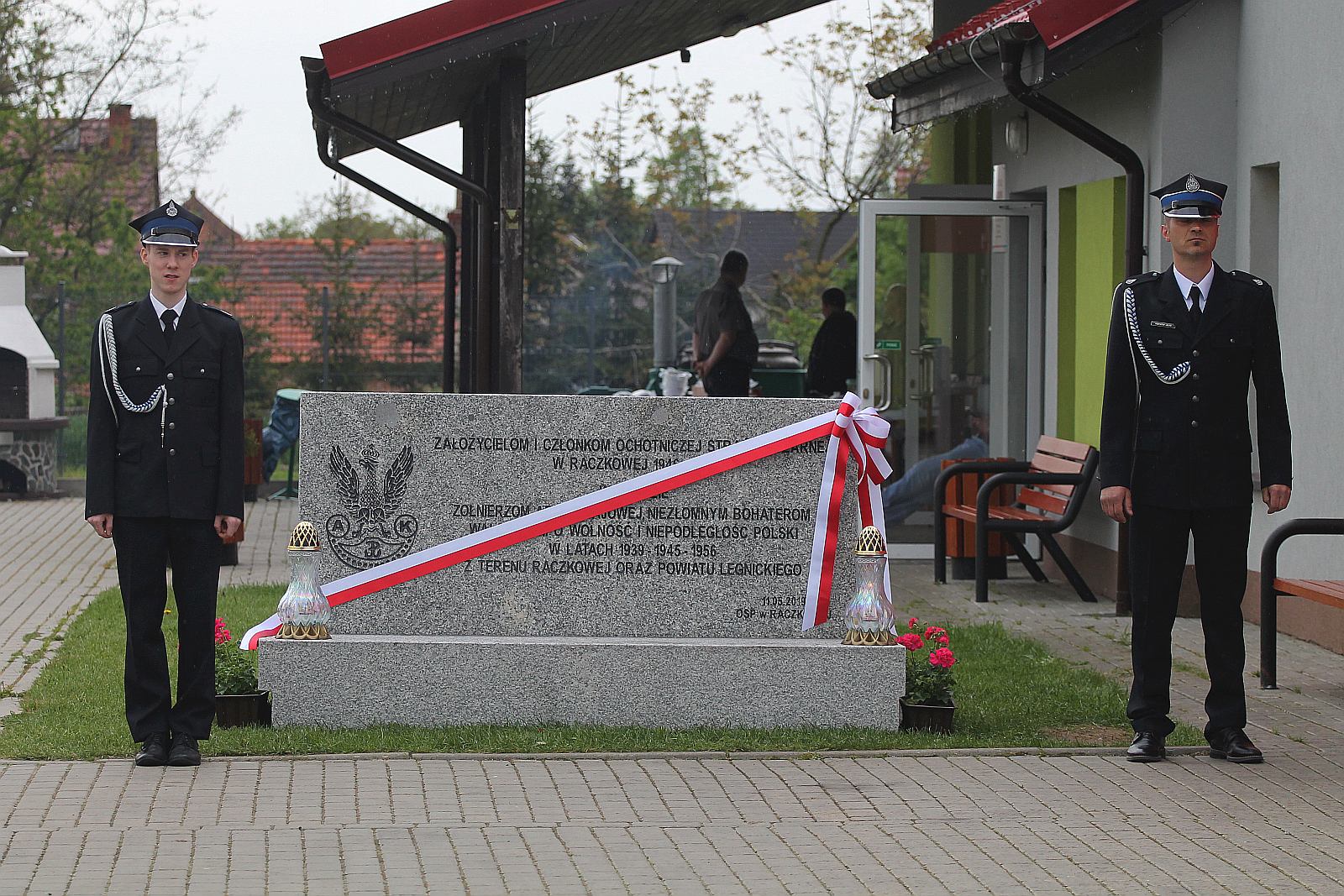Uroczystość odsłonięcia tablicy poświęconej bohaterom