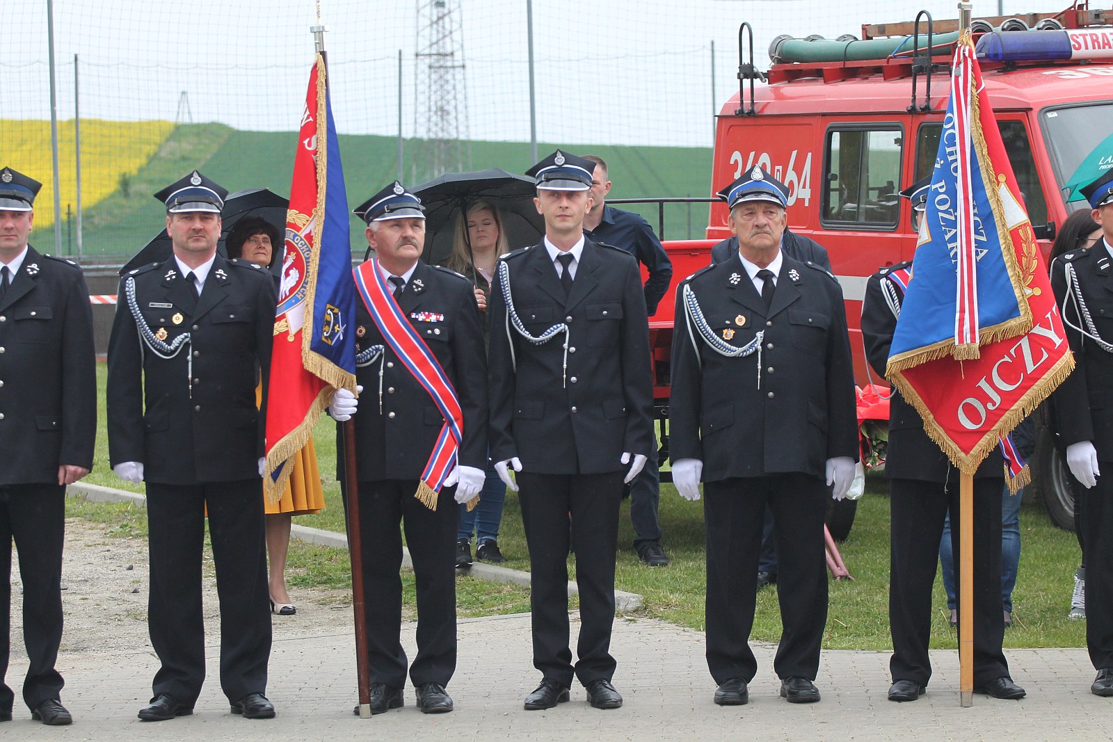 Uroczystość odsłonięcia tablicy poświęconej bohaterom