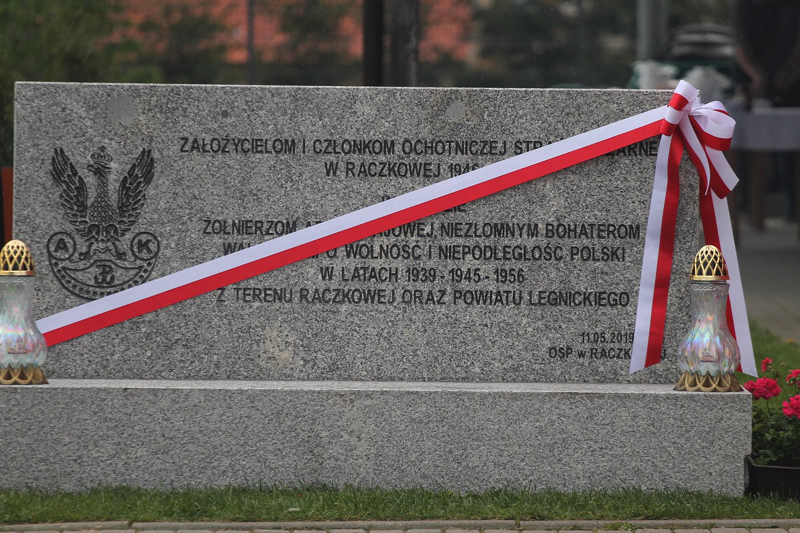 Uroczystość odsłonięcia tablicy poświęconej bohaterom