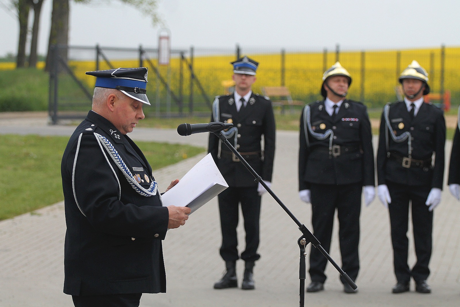 Uroczystość odsłonięcia tablicy poświęconej bohaterom