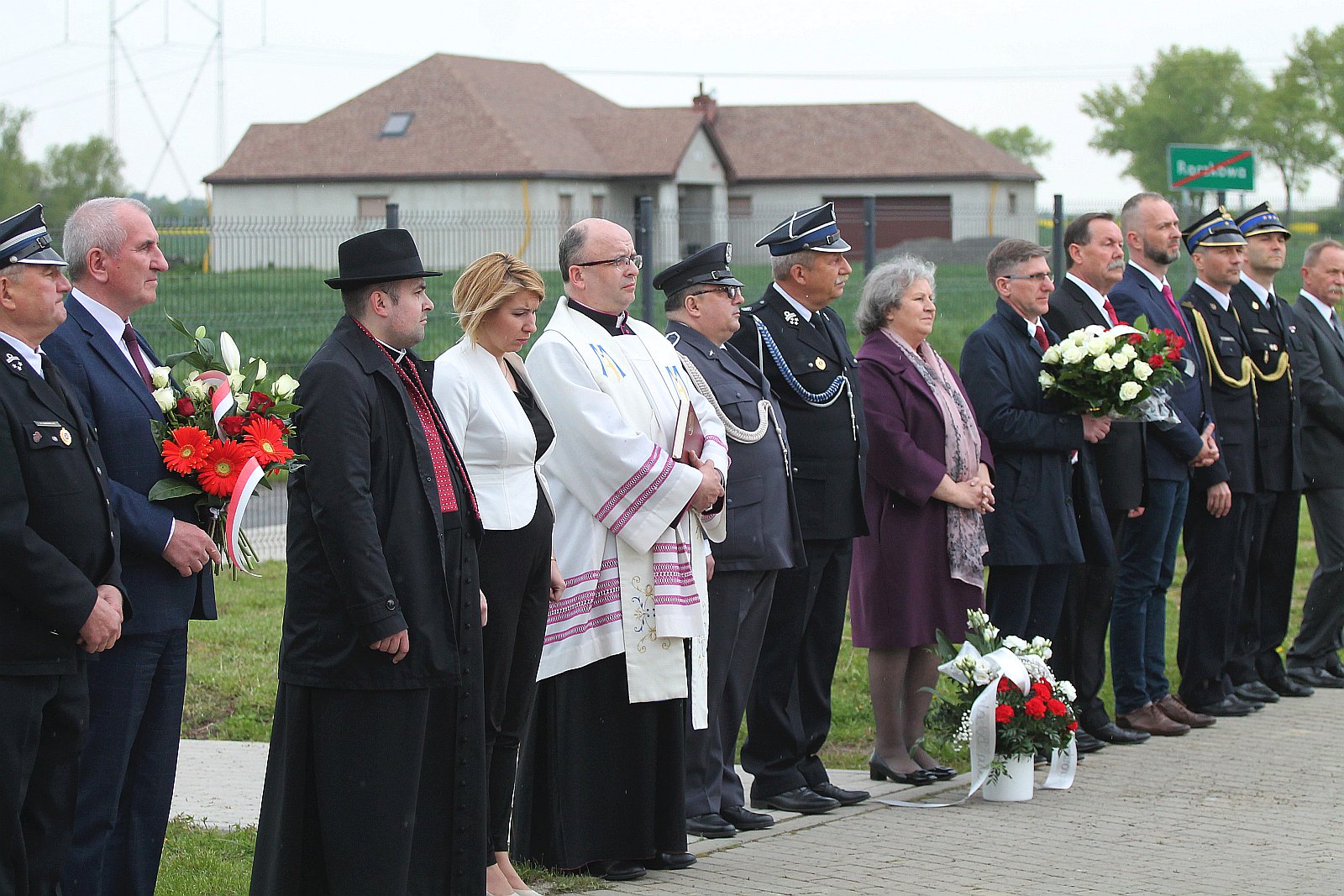 Uroczystość odsłonięcia tablicy poświęconej bohaterom