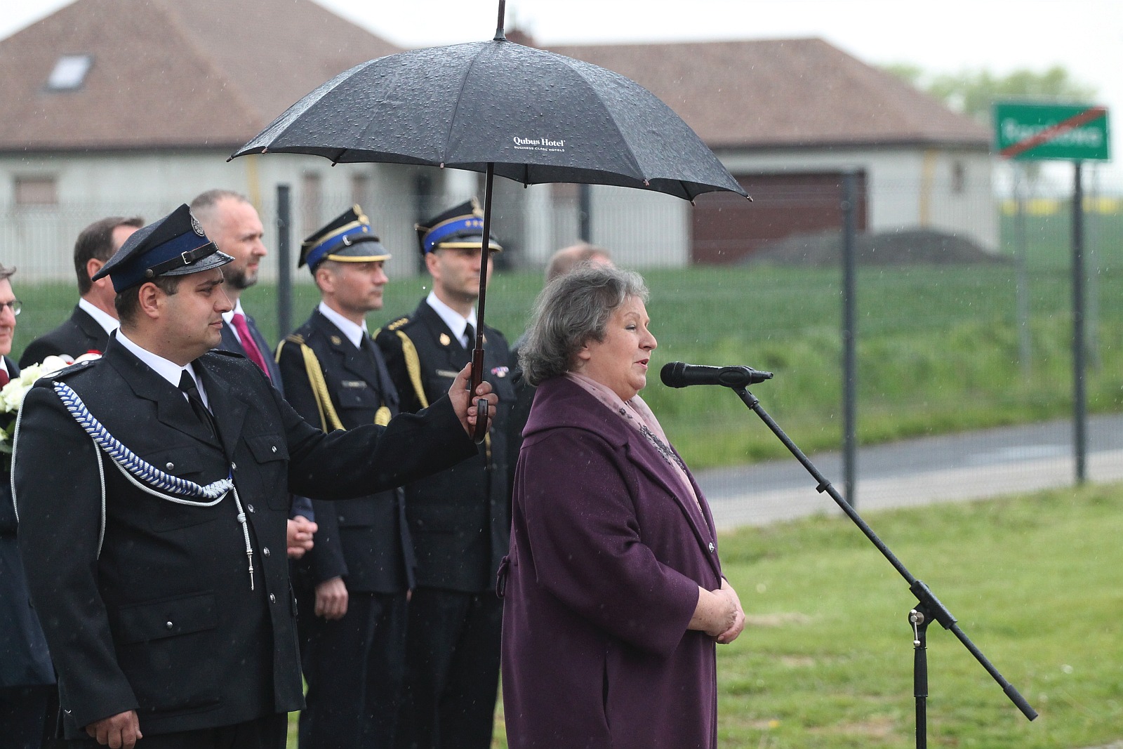Uroczystość odsłonięcia tablicy poświęconej bohaterom