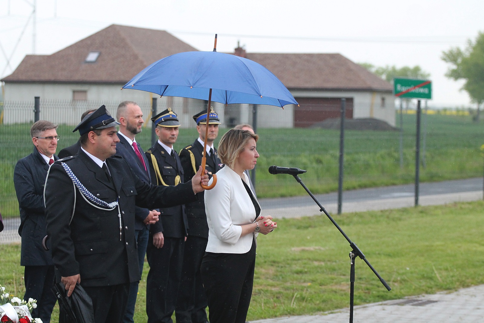 Uroczystość odsłonięcia tablicy poświęconej bohaterom