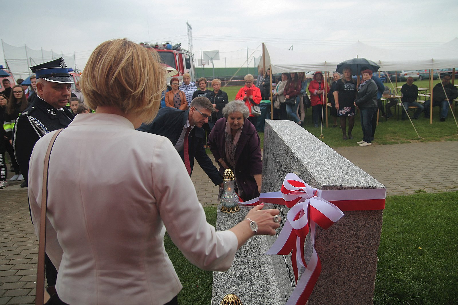 Uroczystość odsłonięcia tablicy poświęconej bohaterom