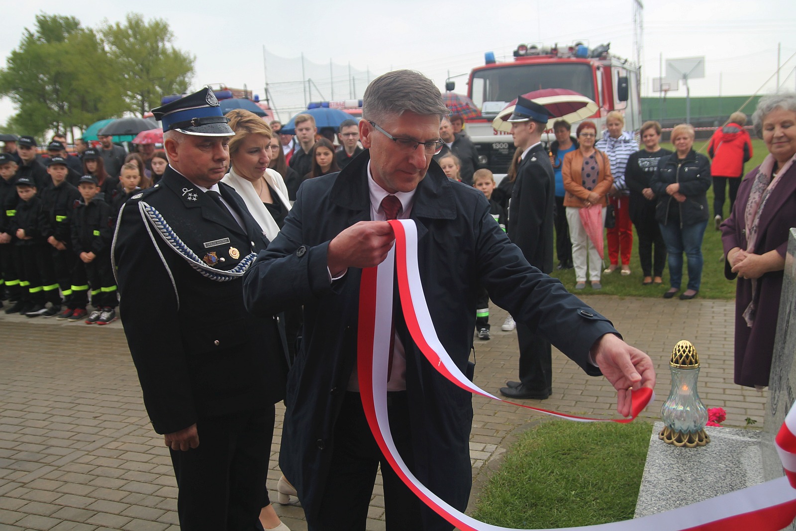 Uroczystość odsłonięcia tablicy poświęconej bohaterom